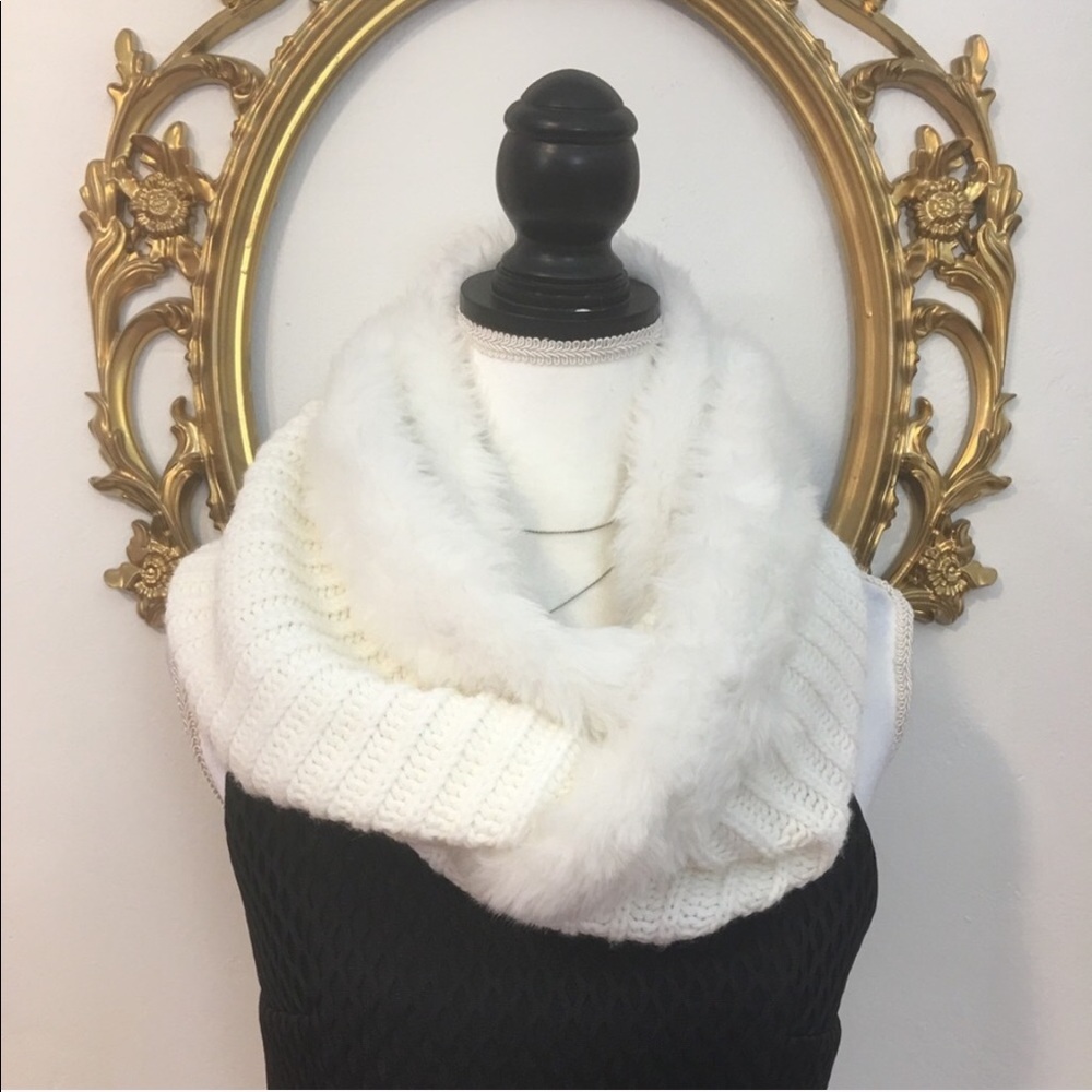🛑New York & Co. Infinity Ivory Knit Scarf